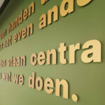 fraesbuchstaben-wand-gold-abstandshalter-online-bestellen.png